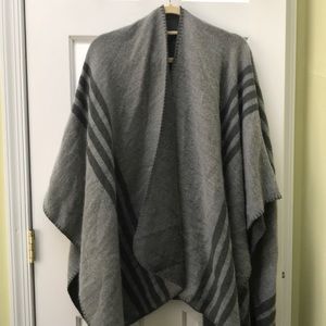 BB DAKOTA X FAB FIT FUN PONCHO